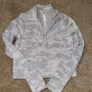 Lululemon cropped jacket/top